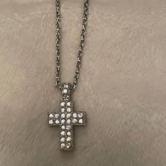 Beautiful Swarovski thick cross necklace - Picture 4 of 10